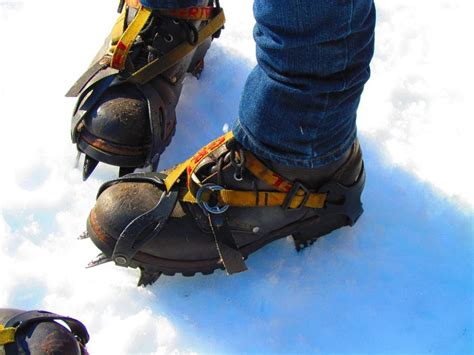 The Very Important Differences Between Hiking Boots and Snowshoes