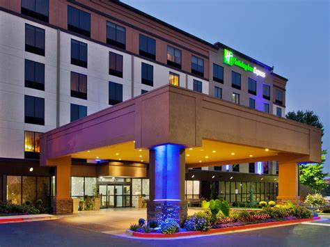 Holiday Inn Express Atlanta Galleria-Ballpark Area Hotel in Smyrna ...