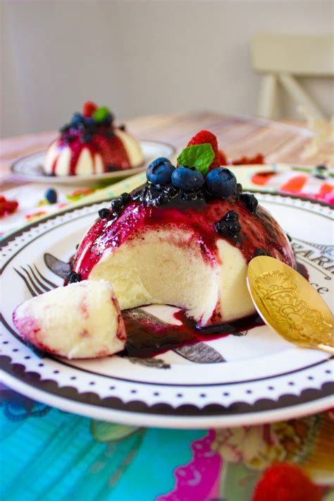 Semolina pudding with berries jam – Delicious Romania