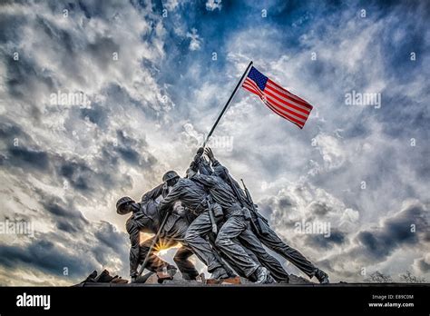 Iwo jima marines hi-res stock photography and images - Alamy