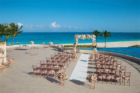 Top 10 Cancun Wedding Packages & Resorts | W/Prices (2024)