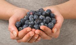 What are some blueberry allergy symptoms? | HowStuffWorks