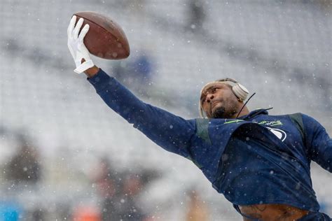 DK Metcalf makes remarkable one-handed catch, goes viral - Yahoo Sports