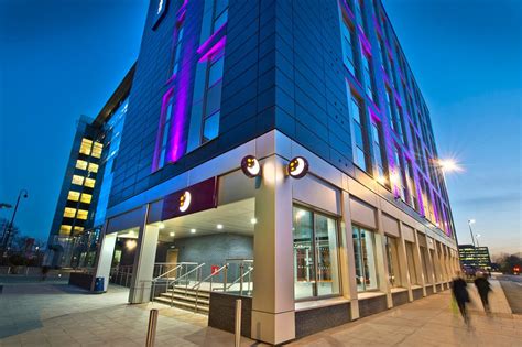 PREMIER INN LEEDS CITY CENTRE (WHITEHALL ROAD) HOTEL - Updated 2021 ...