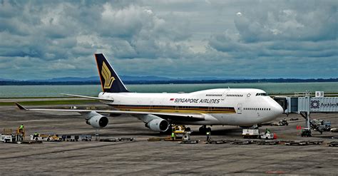 File:Singapore Airlines SIA 747-412.jpg - Wikipedia