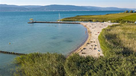 Sandy beaches on the southern shore of Lake Neuchâtel | Switzerland Tourism