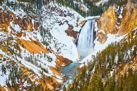 Premium Photo | Grand canyon of yellowstone showcasing upper falls in ...