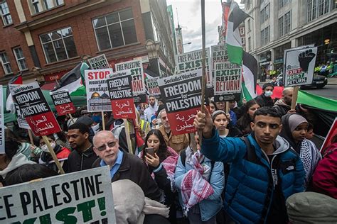 Protest in front of Israeli embassy in London