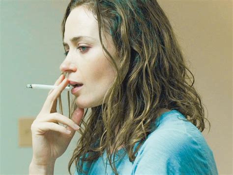 Female Celebrities Who Smoke Cigarettes 2025 - Lois Helenka