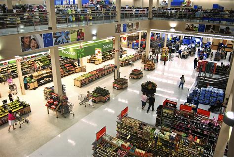 Les magasins: hypermarchés, mode d'emploi Quatre mois d'échange ...