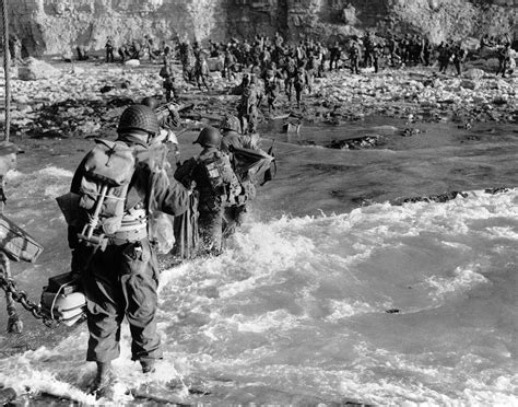 Photos: D-Day soldiers stormed Normandy's beaches, 76 years ago | The ...