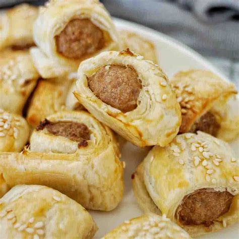 Mini Sausage Rolls (Cocktail Sausage Rolls) - Sweet Caramel Sunday