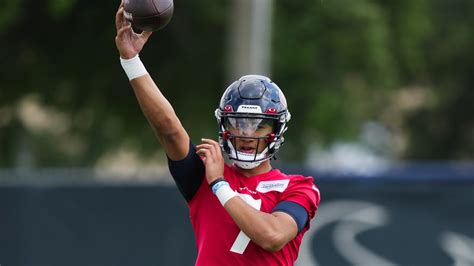 Texans’ C.J. Stroud, Juice Scruggs take reps together post practice