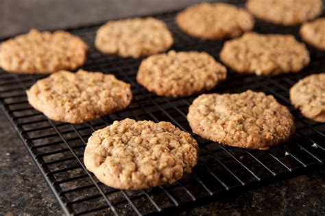 Black Walnut Oatmeal Cookies - Hammons Black Walnuts