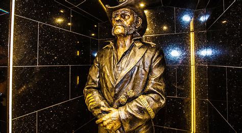 Lemmy's Favorite Hangout Spot Unveils New Life-Size Statue Of The Late ...