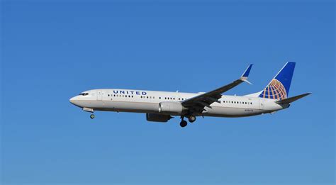 United Airlines Boeing 737-900 | N39475 arriving on runway 3… | Flickr