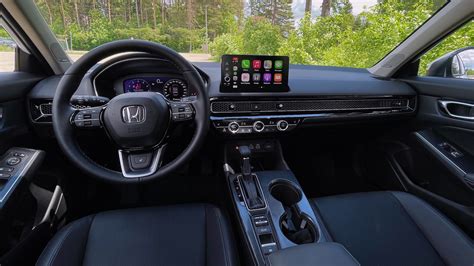 The New 2023 Honda CR-V Has the Civic's Interior, and That's Good