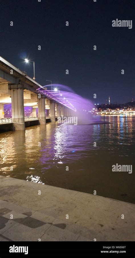 Banpo Fountain Bridge, Seoul, Korea Stock Photo - Alamy