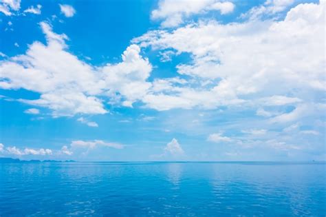 Free Photo | Beautiful sea and ocean with cloud on blue sky