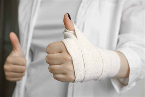 Sprained Thumb Symptoms and Treatment | OrthoNeuro