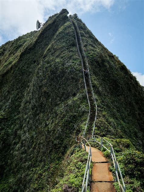 Stairway To Heaven Hawaii Hike: The Epic Haiku Stairs In Oahu