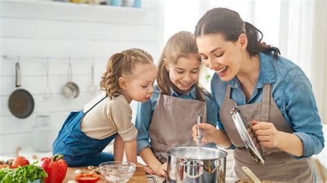 7 Tips To Make Cooking a Fun Family Bonding Activity – ROBAM Living