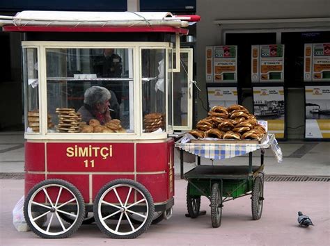 Le marchand de simit, petit pain au sésame, un délice