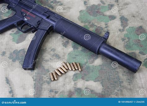 submachine gun mp5 with silencer Coloso