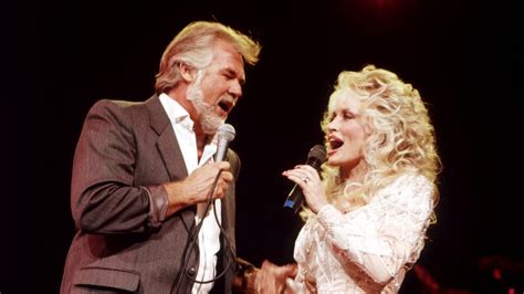 Dolly Parton and Kenny Rogers reunite for 'Islands in the Stream' duet