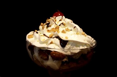 File:Ice Cream Sundae.jpg - Wikipedia