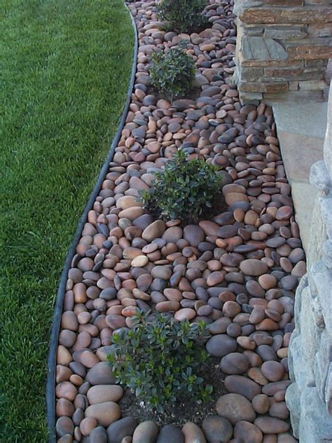 Mexican Beach Pebbles for your landscape. Sold in bulk and bagged ...