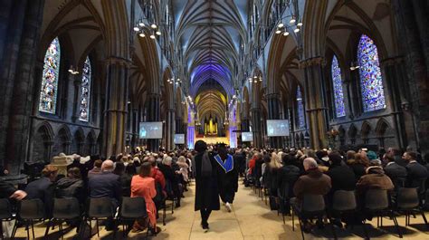 Hundreds celebrate University of Lincoln graduation success