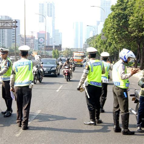 Detail Contoh Gambar Polisi Lalu Lintas Koleksi Nomer 34