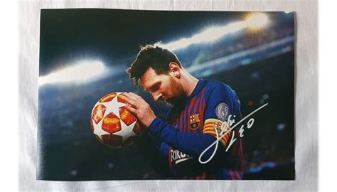 Photograph Signed by Lionel Messi - CharityStars