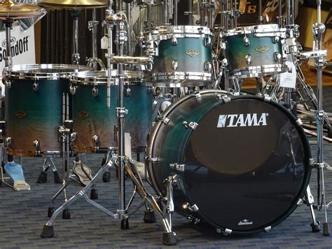 Tama Starclassic Walnut/Birch, 5 Pce in Satin Sapphire Fade | Drummer's ...