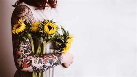 Discover the Meaning and Design Ideas of Realism Sunflower Tattoos ...