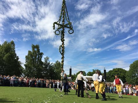 Fira midsommar på Skansen - Royal Djurgarden