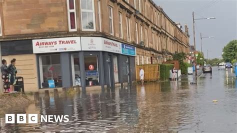 Heavy rain and flooding causes disruption across Scotland - BBC News