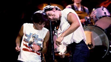 Bruce Springsteen: Dancing in the Dark [MV] (1984) | MUBI