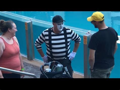 Tom The Famous Seaworld Mime | Tom the mime | Vid 001 - YouTube