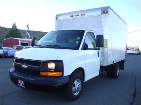 2009 Chevrolet Express Cutaway 3500 Commercial Moving Van Data, Info ...