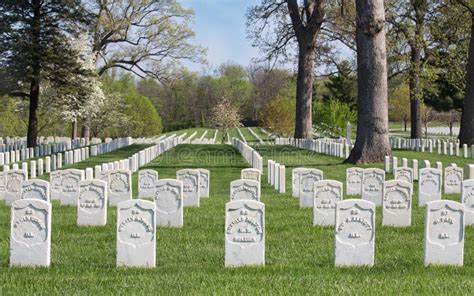 Camp Butler National Cemetery Editorial Image - Image of memorial ...