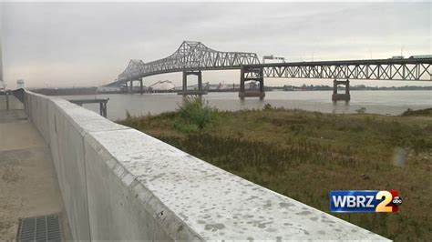 Officials seeking support for new Mississippi River bridge proposal