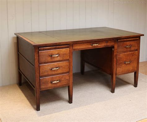 Large Oak Desk - Antiques Atlas