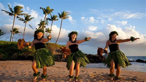 Where to see hula dancing in Maui, Hawaii