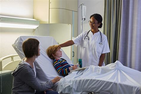 "Female Doctor Visiting A Child Patient In A Hospital Room" by Stocksy ...