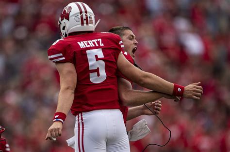 Wisconsin football: the Badgers climb in the polls despite not playing