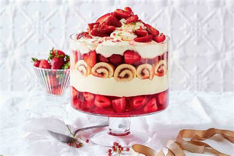 Strawberry daiquiri trifle recipe