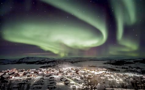 Luxury Holidays Lapland | Northern Lights, Sledding & More!