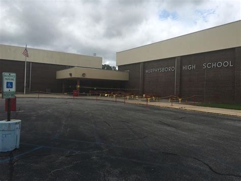 Updated: Officials looking into why Murphysboro school auditorium roof ...